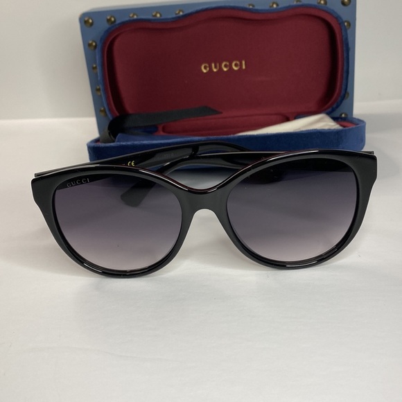 New- GUCCI GG0631S 001 round sunglass comes black frame with grey gradient le…